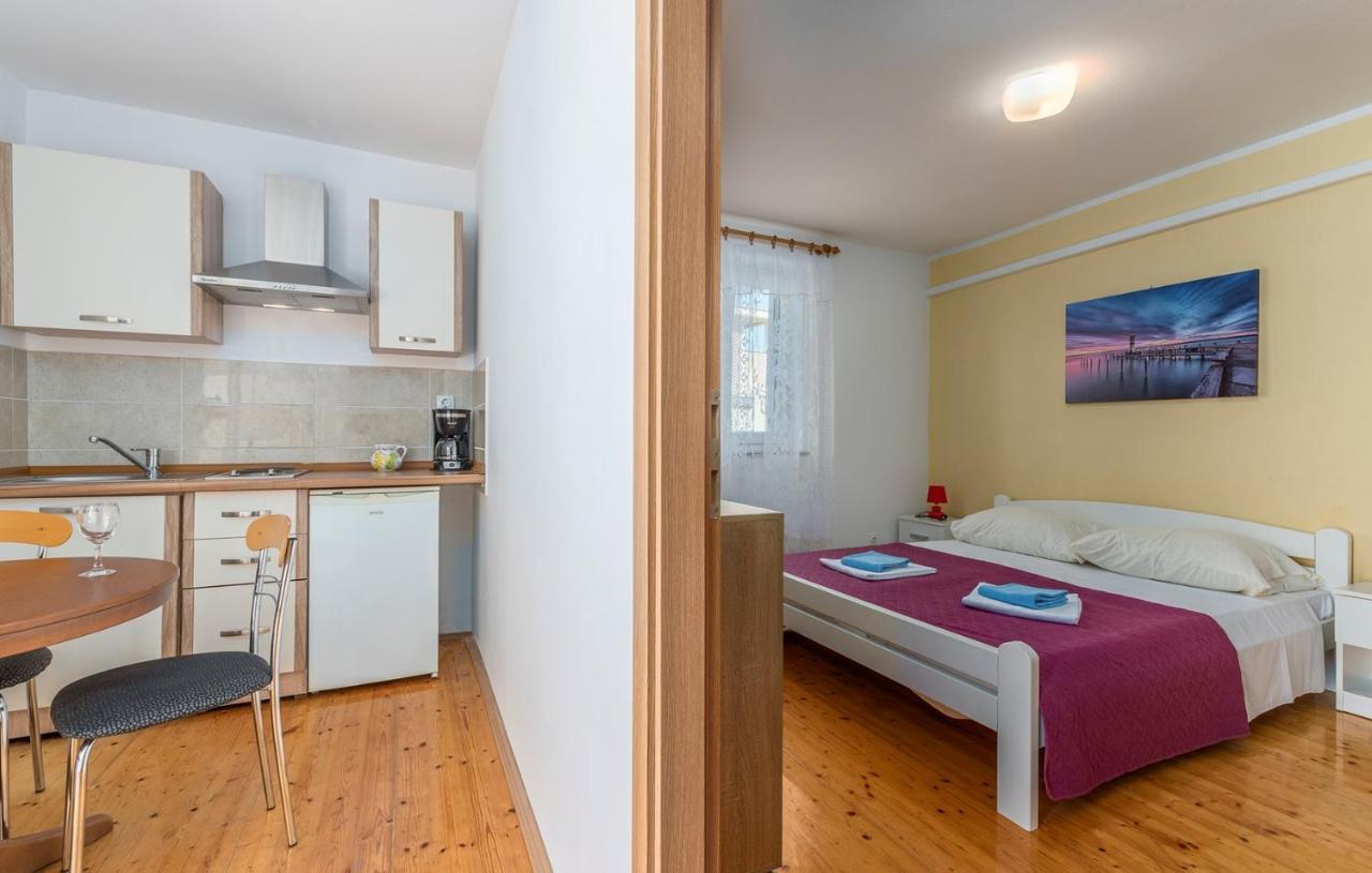Apartments Stanko Fažana Eksteriør bilde