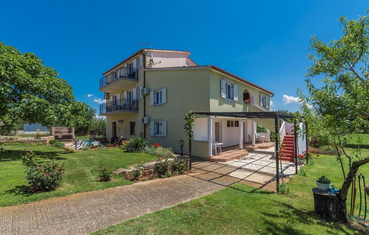 Apartments Stanko Fažana Eksteriør bilde